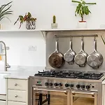 Stunning 2Br Apt Wpatio In Dalston, 2 Min To Tube