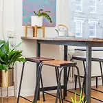 Stunning 2Br Apt Wpatio In Dalston, 2 Min To Tube