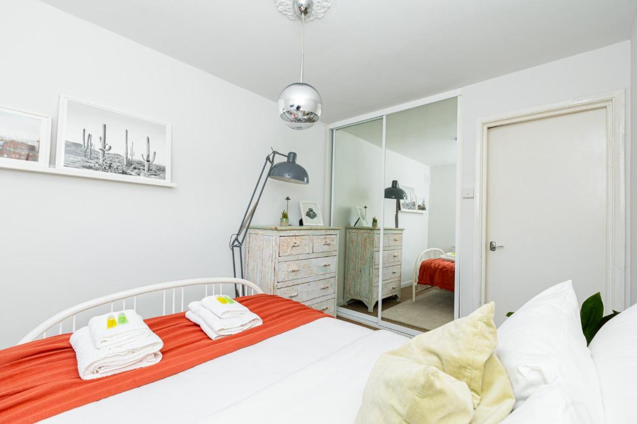Stunning 2br Wpatio In Dalston, 2 Min To Tube * Londra